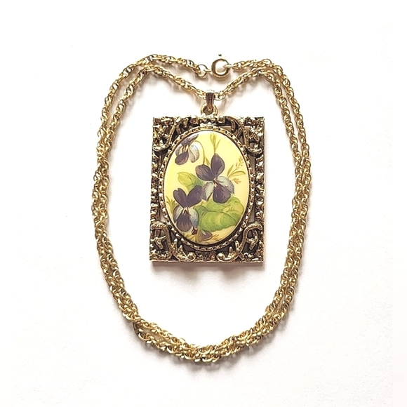 1960s VIOLETS MILK GLASS PENDANT NECKLACE - Picture 2 of 8